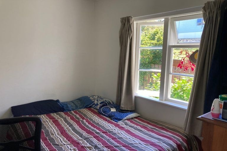 Photo of property in 7 Bassett Road, Johnsonville, Wellington, 6037