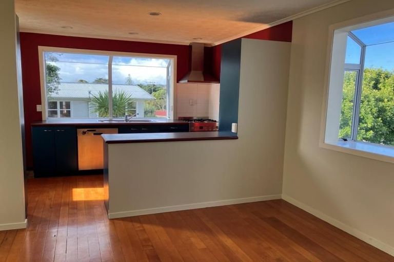 Photo of property in 42 Valley View Road, Glenfield, Auckland, 0629