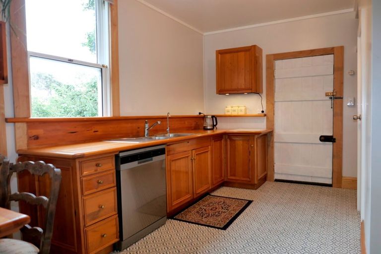 Photo of property in 18 Ocean Road, Paekakariki, 5034