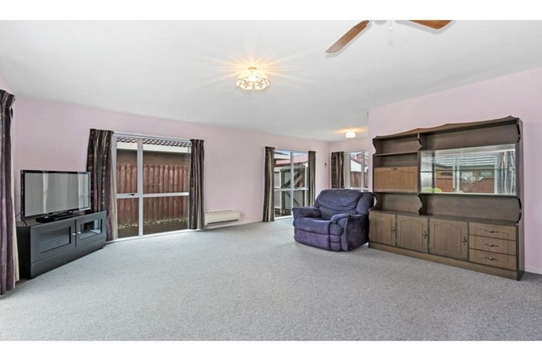 Photo of property in 2/139 Gilberthorpes Road, Hei Hei, Christchurch, 8042