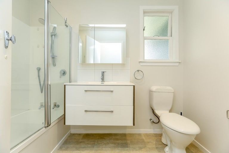 Photo of property in 6a Granby Place, Westown, New Plymouth, 4310