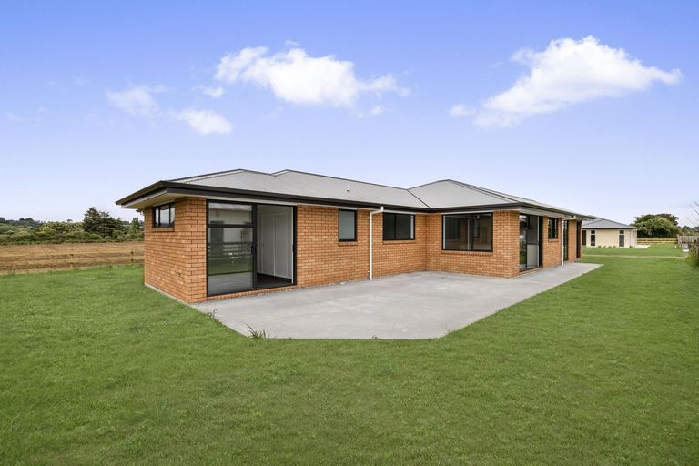 Photo of property in 17 Coolen Place, Tuakau, 2121