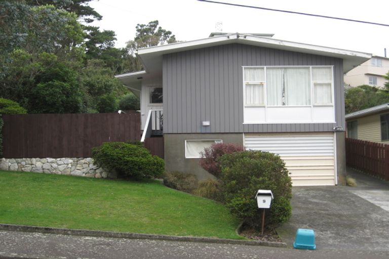 Photo of property in 9 Turville Crescent, Newlands, Wellington, 6037