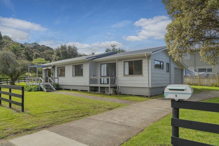 Photo of property in 5 Centennial Drive, Whitianga, 3510