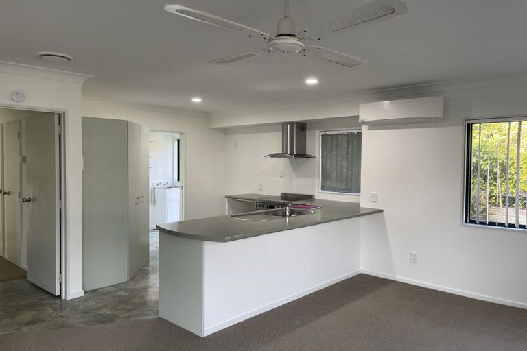 Photo of property in 25 Shelly Beach Parade, Cockle Bay, Auckland, 2014