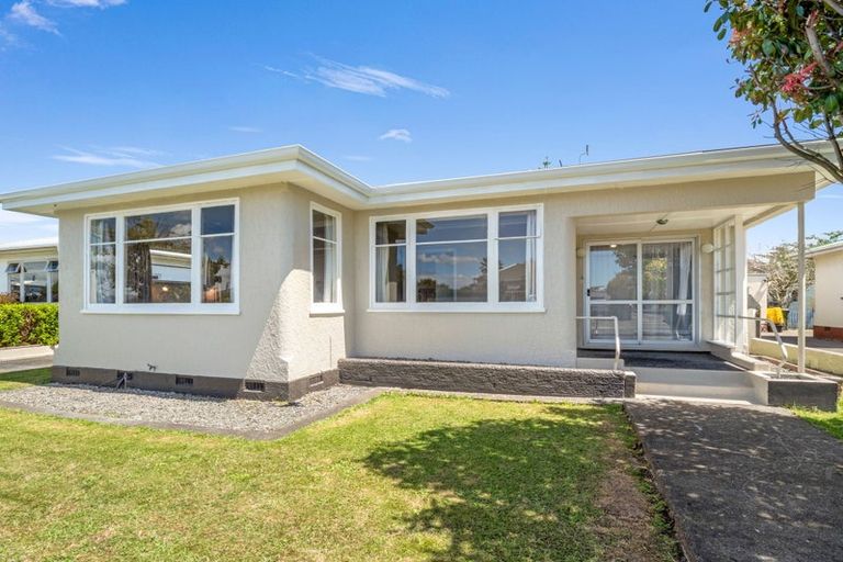 Photo of property in 48 Wood Street, Takaro, Palmerston North, 4410