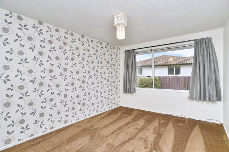 Photo of property in 1/9 Valecrest Avenue, Parklands, Christchurch, 8083