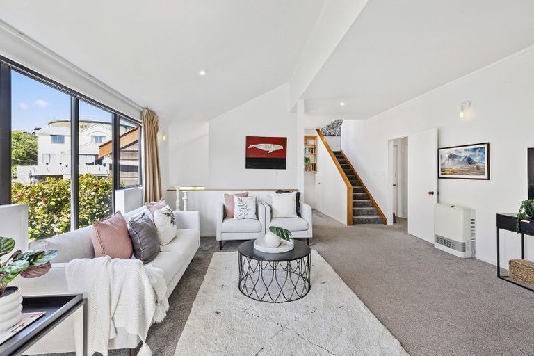 Photo of property in 72 Beacon Hill Road, Strathmore Park, Wellington, 6022