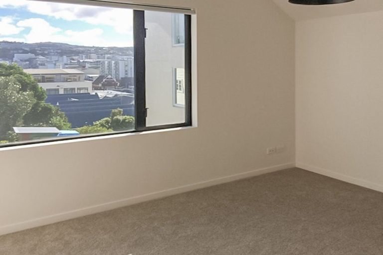 Photo of property in 76 Brougham Street, Mount Victoria, Wellington, 6011