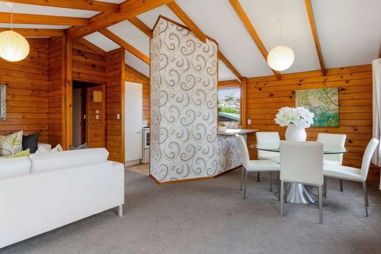 Photo of property in 1/4 Fernlea Rise, Bayview, Auckland, 0629