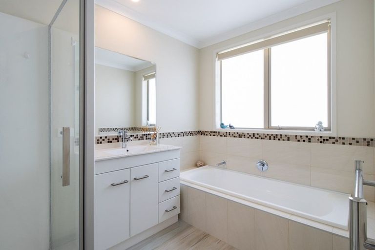 Photo of property in 16 Vantage Place, Omokoroa, 3114