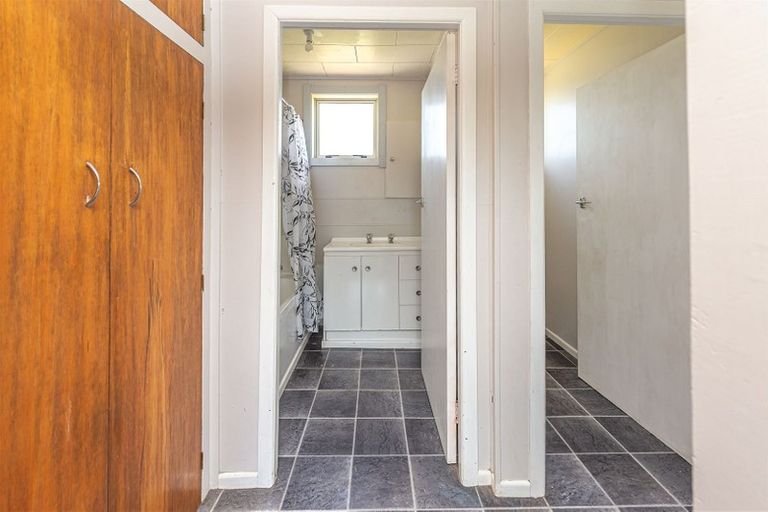 Photo of property in 30 Weraroa Road, Waverley, 4510