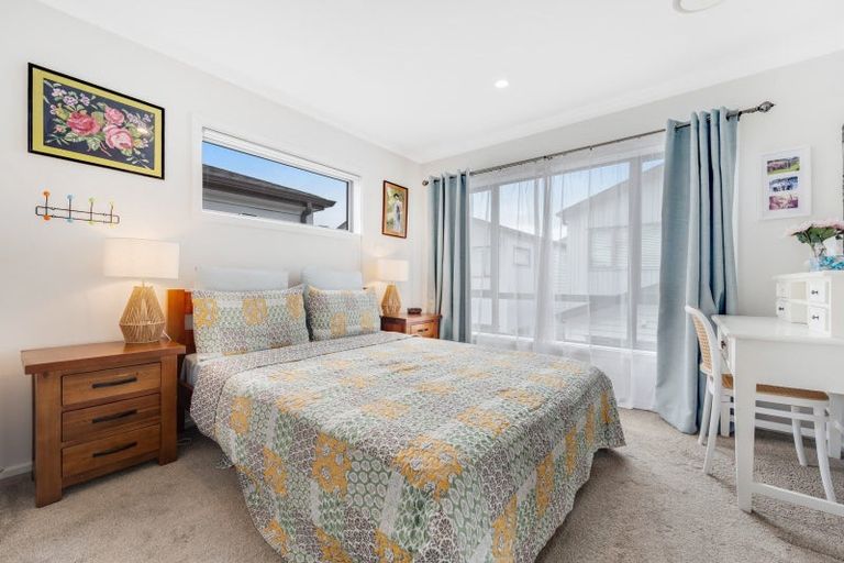 Photo of property in 5 Waihanga Way, Bucklands Beach, Auckland, 2014