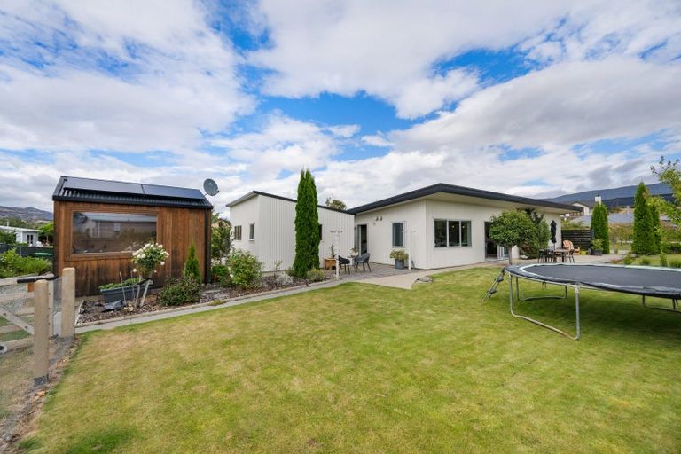 Photo of property in 16 Missy Crescent, Mount Pisa, Cromwell, 9383