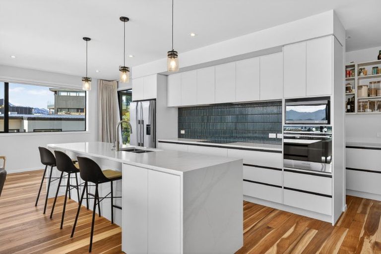 Photo of property in 8 Landsborough Lane, Wanaka, 9305