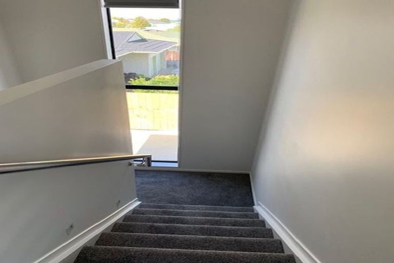 Photo of property in 9a Jillteresa Crescent, Half Moon Bay, Auckland, 2012