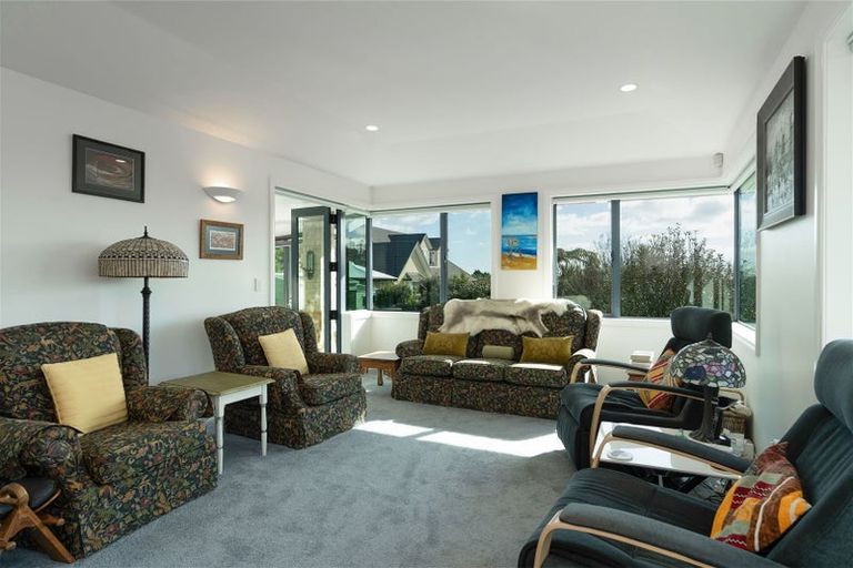 Photo of property in 13 Claremont Rise, Levin, 5510