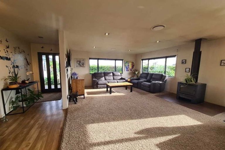 Photo of property in 114 Ackworth Road, Lepperton, New Plymouth, 4373