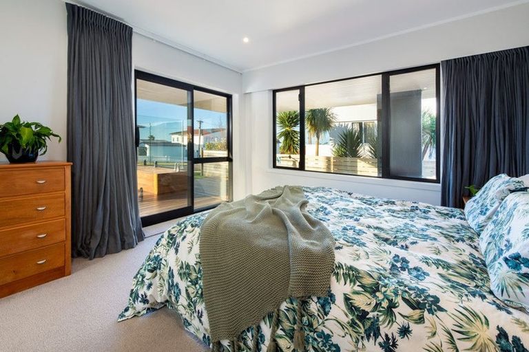 Photo of property in 1/2-4 Miri Road, Rothesay Bay, Auckland, 0630