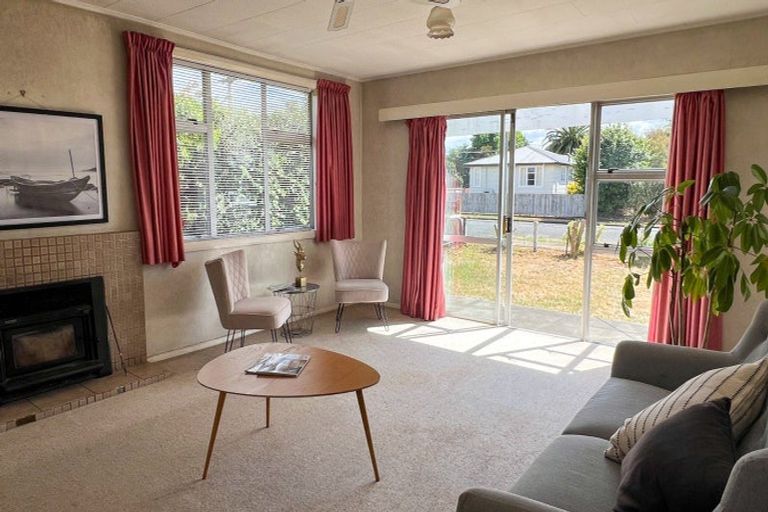 Photo of property in 24 Diamond Street, Carterton, 5713