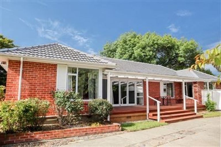 Photo of property in 229 Avonhead Road, Avonhead, Christchurch, 8042