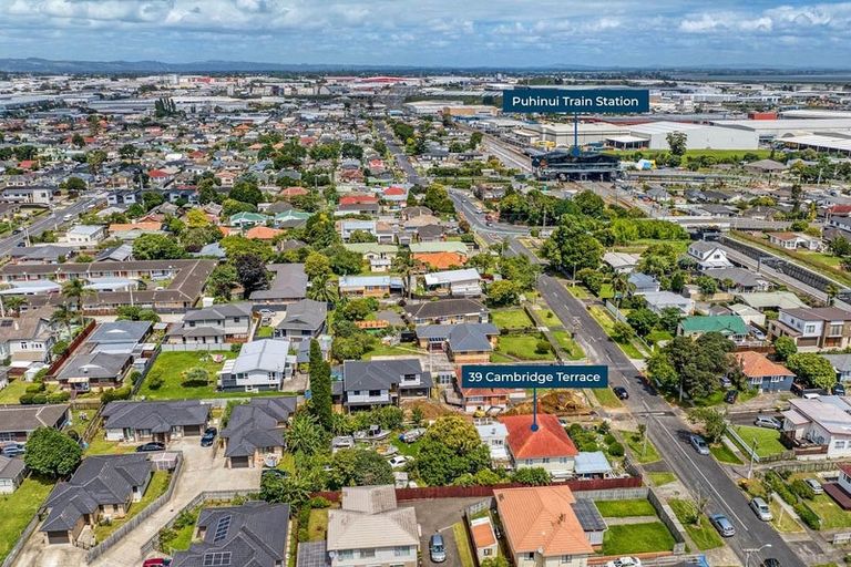 Photo of property in 39 Cambridge Terrace, Papatoetoe, Auckland, 2025