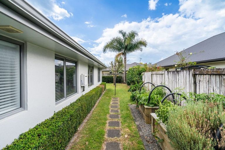 Photo of property in 27 Norfolk Drive, Cambridge, 3434