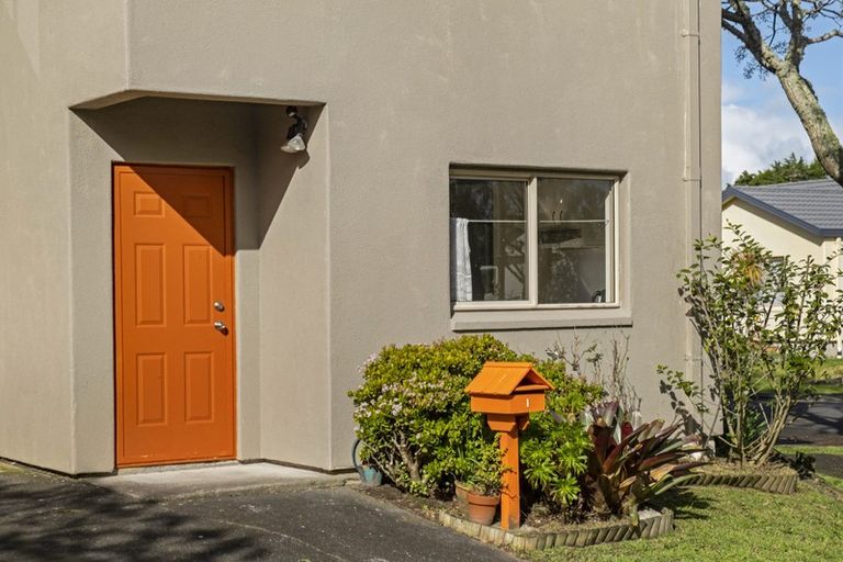 Photo of property in 1 Butia Avenue, Henderson, Auckland, 0612