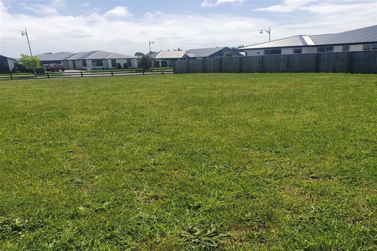 Photo of property in 100 Sutherland Drive, Kaiapoi, 7630
