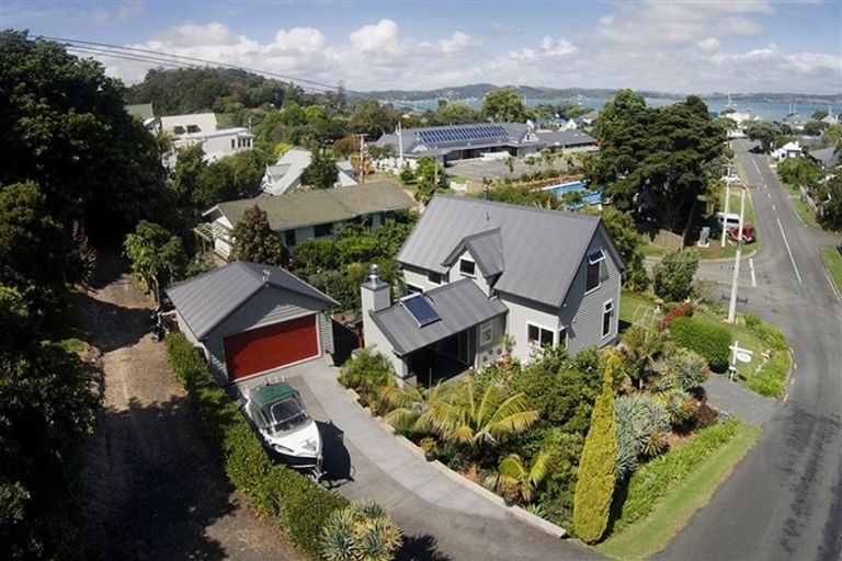 Photo of property in 11 Chapel Street, Russell, 0202