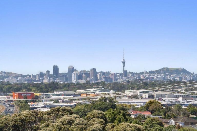 Photo of property in 24 Sycamore Drive, Sunnynook, Auckland, 0620