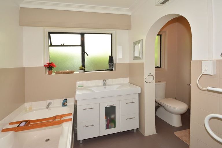 Photo of property in 18 Derwent Street, Helensburgh, Dunedin, 9010