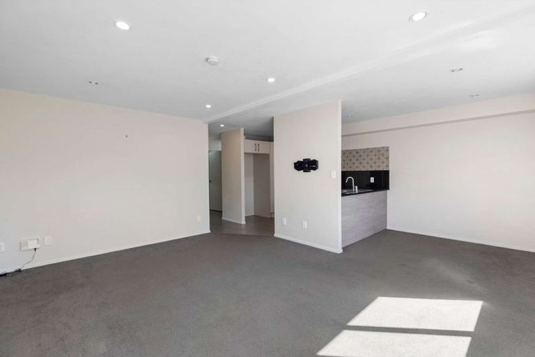 Photo of property in 6/45a Swanson Road, Henderson, Auckland, 0610