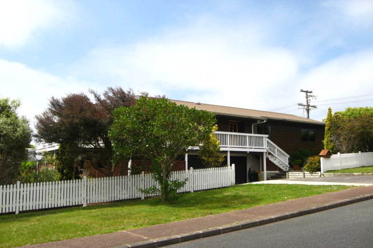 Photo of property in 1 Blue Vista Road, Army Bay, Whangaparaoa, 0930
