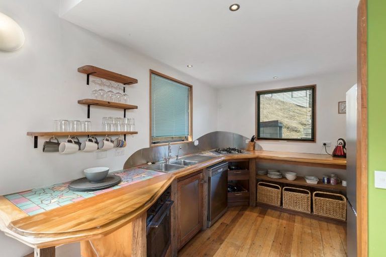 Photo of property in 10 Mckerrow Place, Sunshine Bay, Queenstown, 9300