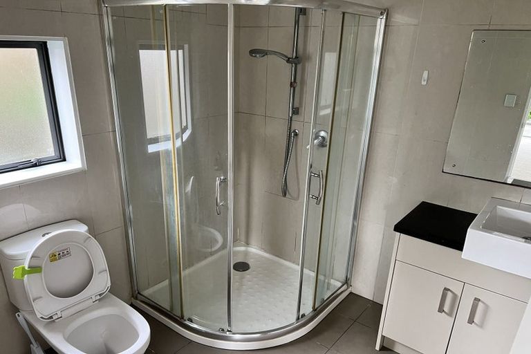 Photo of property in 11 Bangla Place, Massey, Auckland, 0614