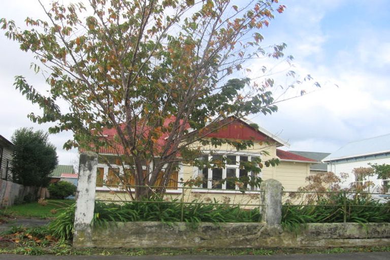 Photo of property in 15 Bryant Street, Takaro, Palmerston North, 4412