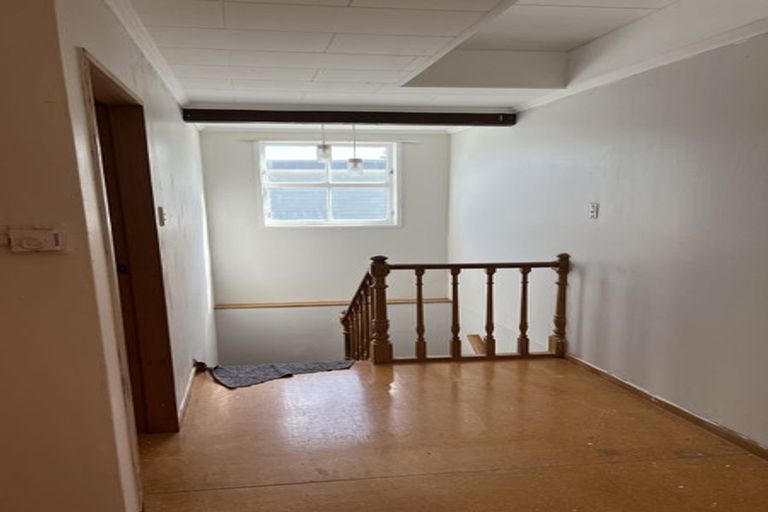 Photo of property in 24 Pukatea Street, Eastbourne, Lower Hutt, 5013