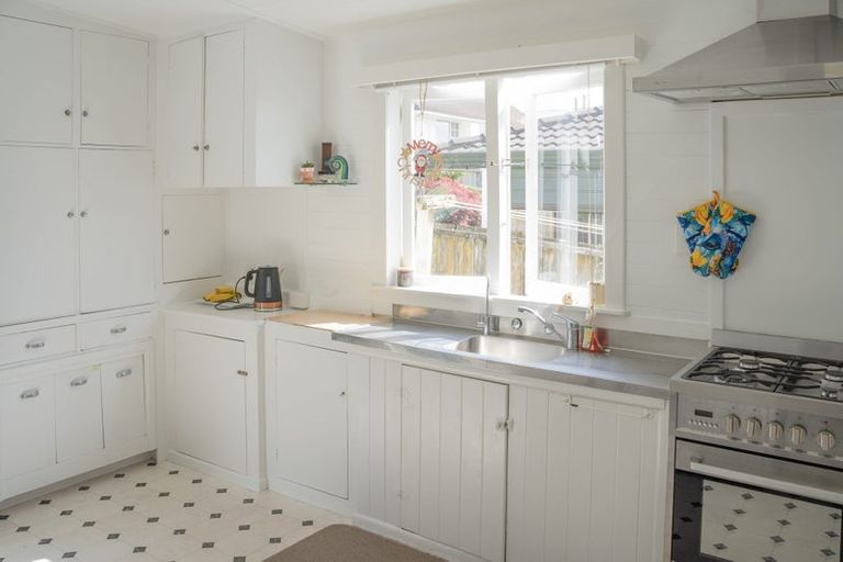 Photo of property in 4 Wolsley Avenue, Milford, Auckland, 0620