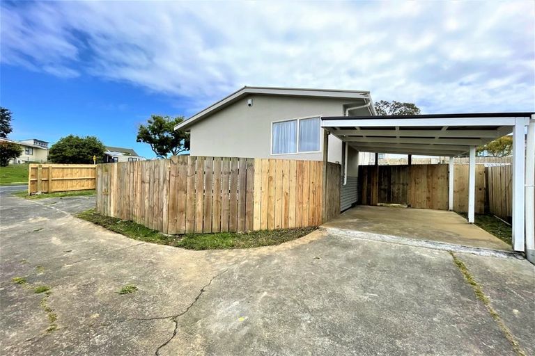 Photo of property in 1/136 Shifnal Drive, Randwick Park, Auckland, 2105
