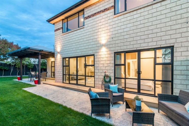 Photo of property in 7 Stoneleigh Green, Parklands, Christchurch, 8083