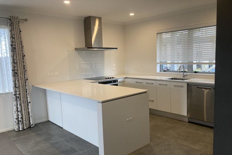 Photo of property in 37 Mettam Drive, Swanson, Auckland, 0614