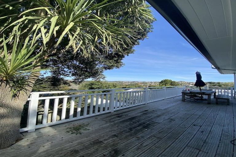 Photo of property in 1/27 Huka Road, Birkenhead, Auckland, 0626