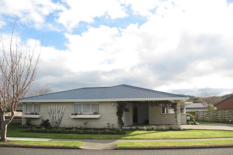 Photo of property in 27 Whiting Crescent, Greenmeadows, Napier, 4112