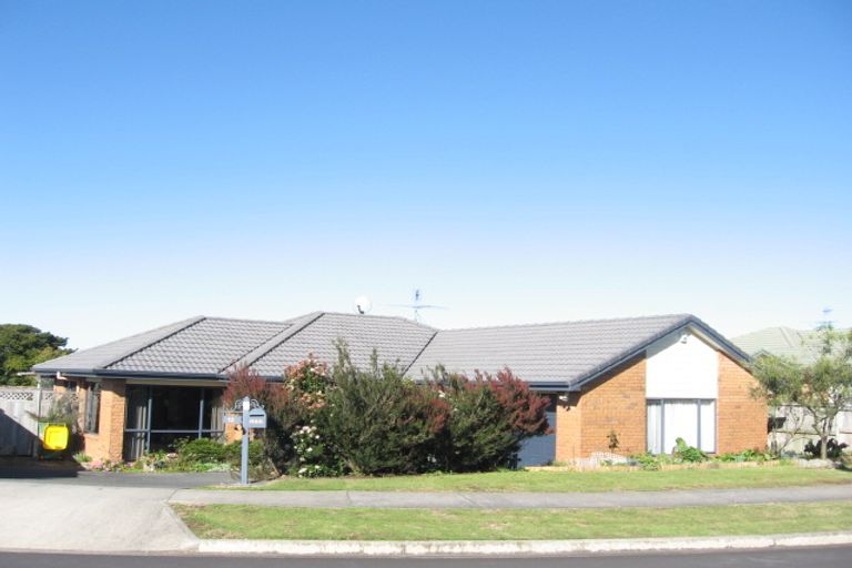 Photo of property in 12 Sandwick Drive, Weymouth, Auckland, 2103