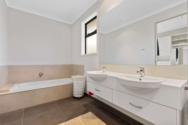 Photo of property in 28 Noble Johnston Drive, Katikati, 3129