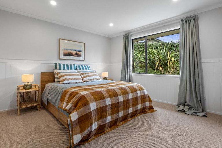 Photo of property in 5 Gavinike Place, Waimauku, 0812