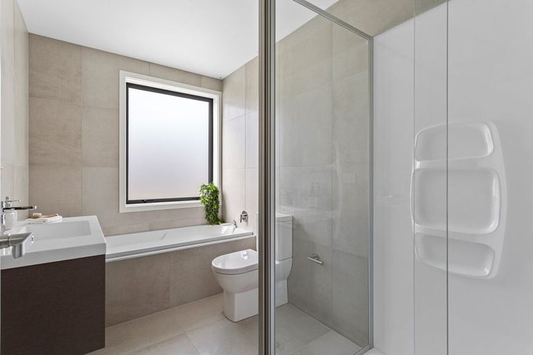 Photo of property in 6 Park Green Avenue, Rosehill, Papakura, 2113