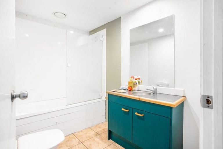 Photo of property in 10 Captain Scott Road, Glen Eden, Auckland, 0602