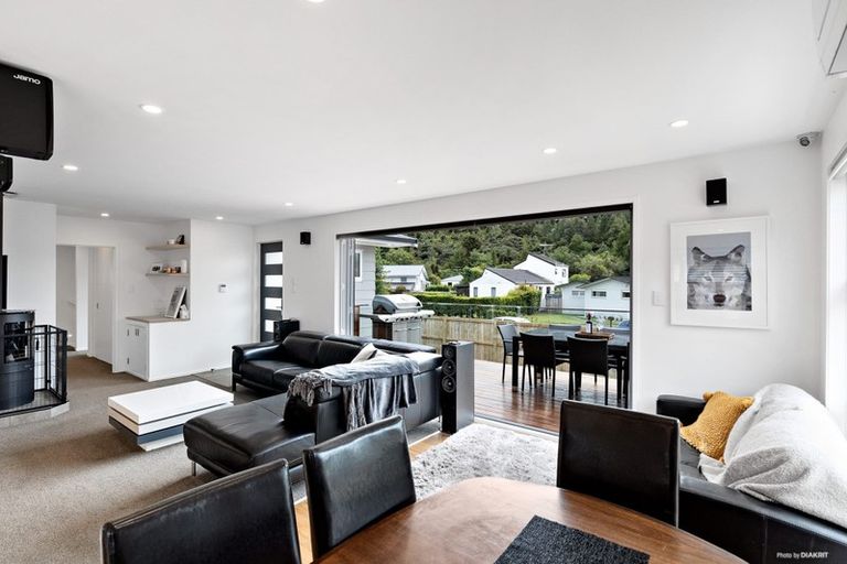 Photo of property in 30 Awaruku Road, Torbay, Auckland, 0630